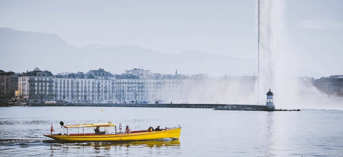 Vue sur le jet d'eau de la ville de Genève