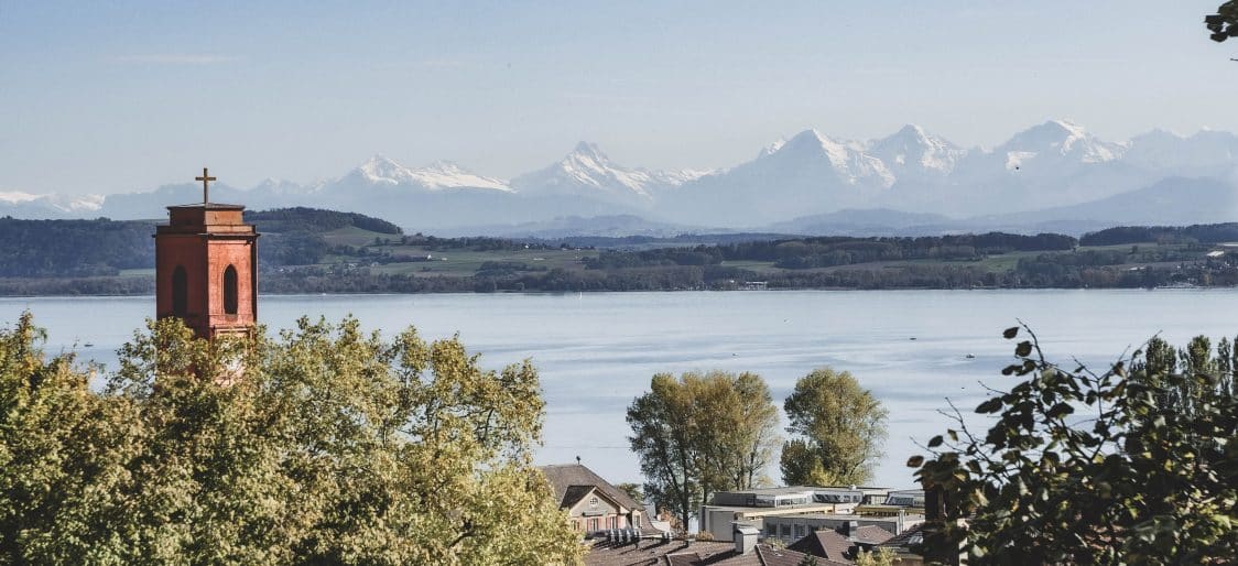 Vue aérienne de la ville de Neuchâtel