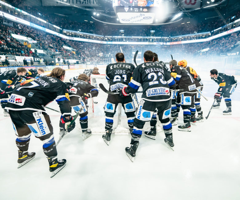 New Work sponsert den HC Fribourg-Gottéron. Das Logo wird auf den Socken der Spieler platziert.