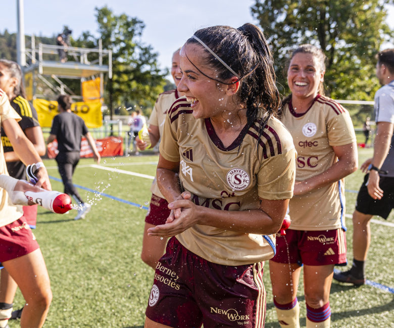 New Work sponsorise le FC Servette féminin. Le logo est placé sur le short des joueuses